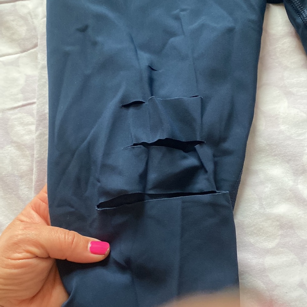 Alo Yoga Women's High Waisted Ripped Warrior Legging Size S - Picture 4 of 13